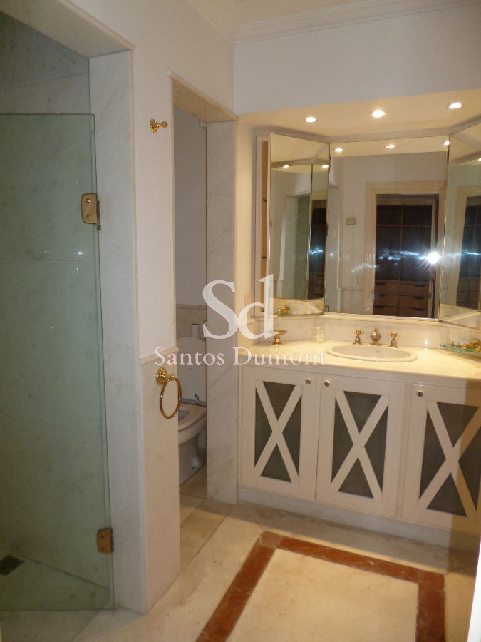 Apartamento ID.8575 - Venta Apartamento Semipiso de 4 dormitorios + servicio completo Punta del Este