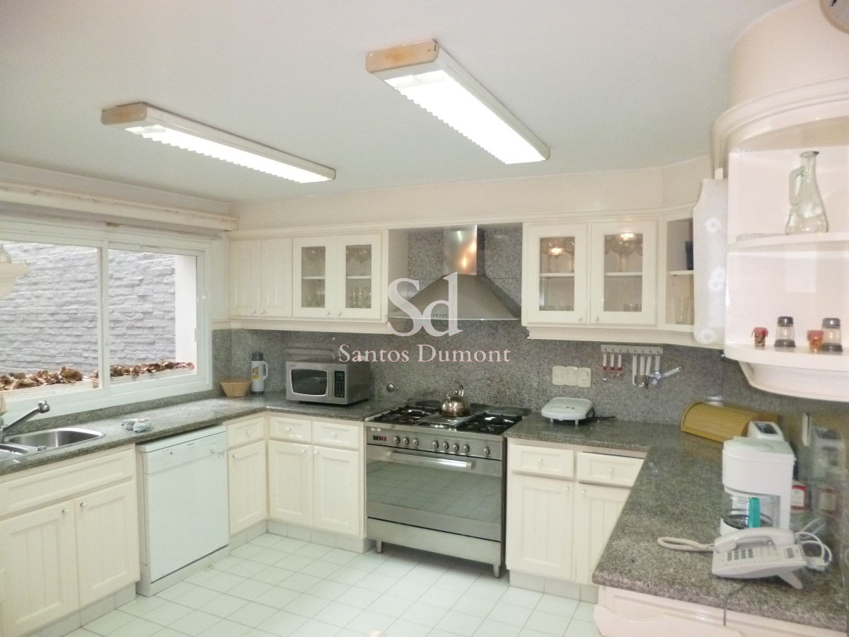 Apartamento ID.8575 - Venta Apartamento Semipiso de 4 dormitorios + servicio completo Punta del Este