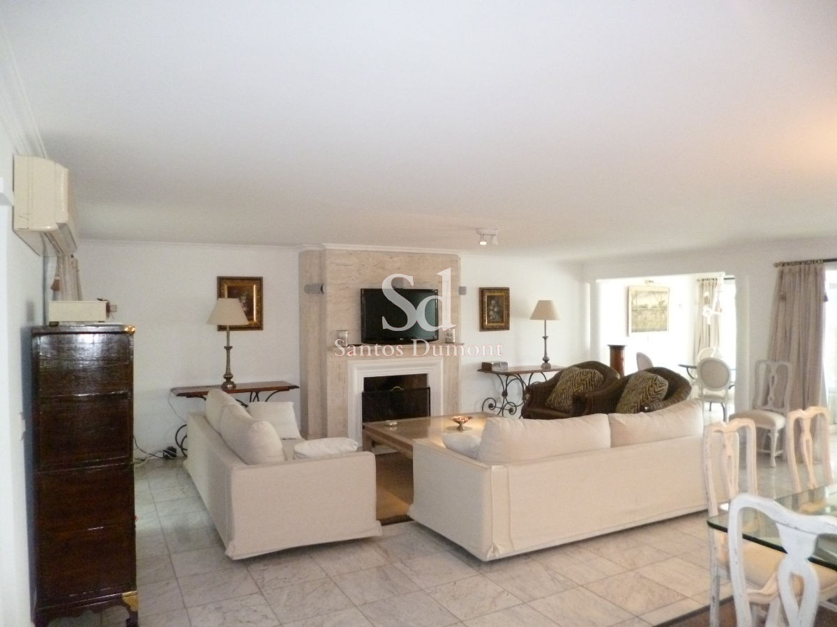 Apartamento ID.8575 - Venta Apartamento Semipiso de 4 dormitorios + servicio completo Punta del Este