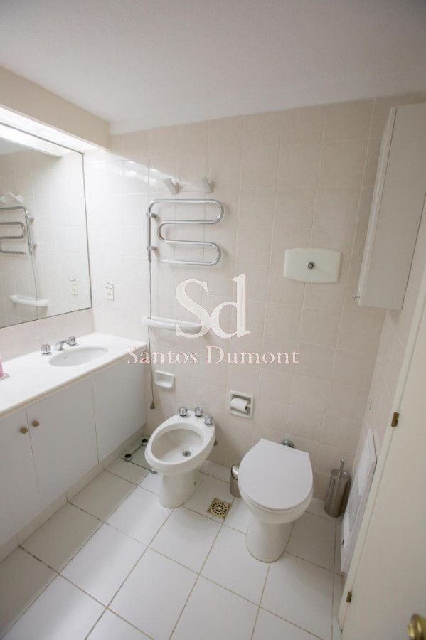 Apartamento ID.25717 - Apartamento en venta, 2 dormitorios y servicio en Playa Brava
