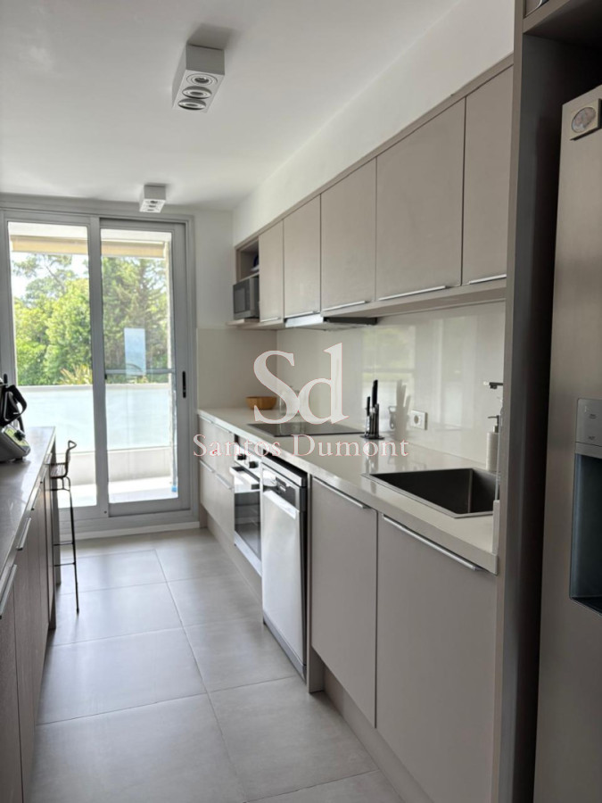 Apartamento ID.25516 - Venta apartamento 3 Dormitorios y dependencia Playa Mansa, Punta del Este