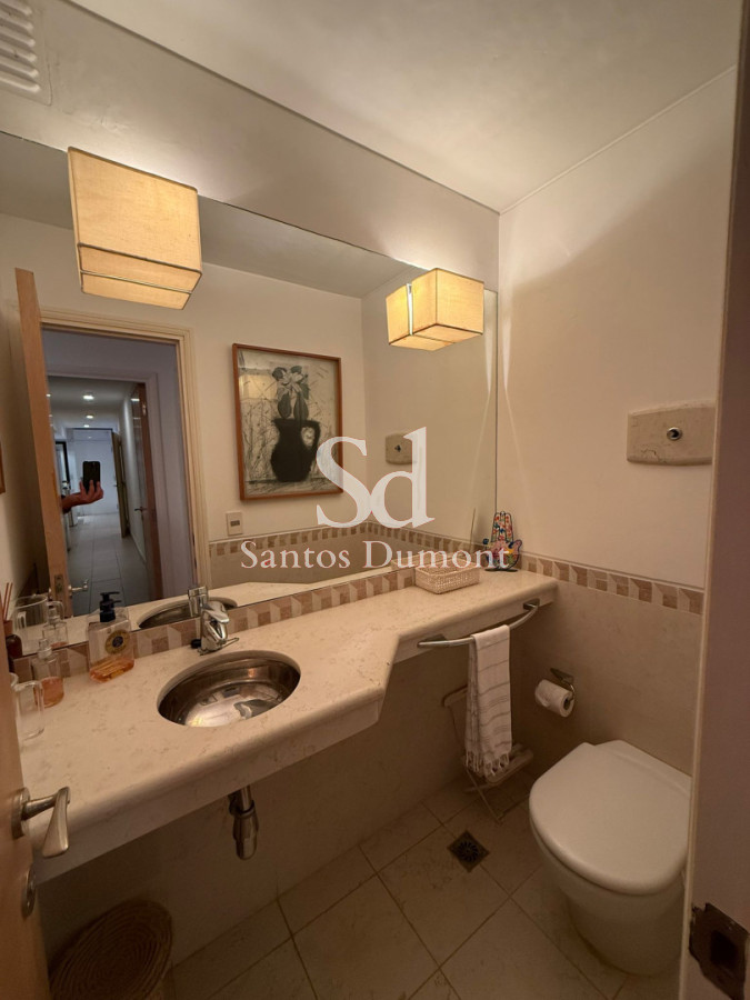 Apartamento ID.8806 - Apartamento en venta 3 dormitorios en suite más dependencia de servicio completo, Punta del Este, Playa Brava