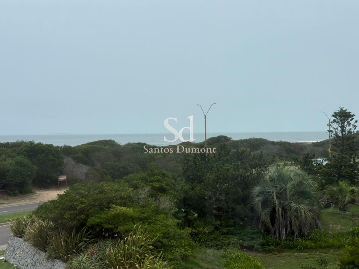 Apartamento ID.8806 - Apartamento en venta 3 dormitorios en suite más dependencia de servicio completo, Punta del Este, Playa Brava