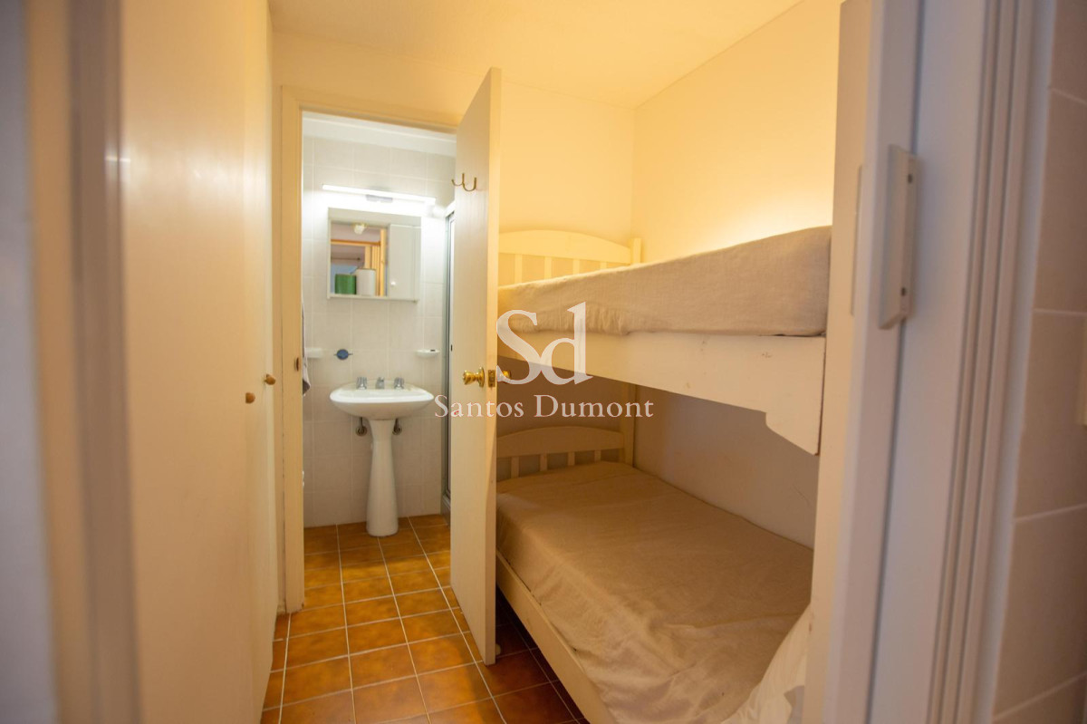 Apartamento ID.25717 - Apartamento en venta, 2 dormitorios y servicio en Playa Brava