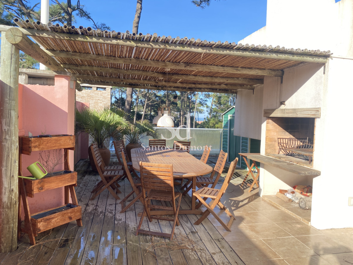 Apartamento ID.25790 - Venta Apartamento 2 dormitorios Punta del Este, con terraza y parrillero