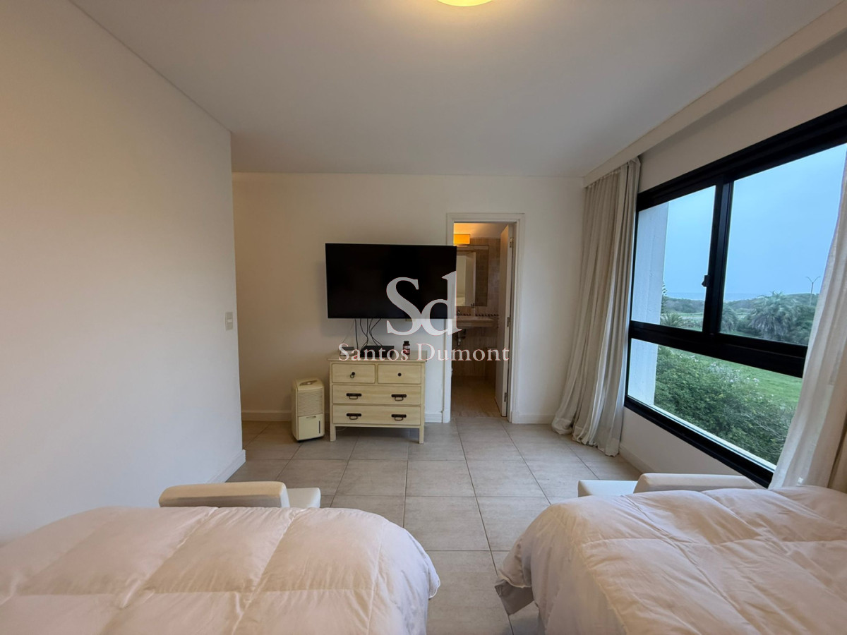 Apartamento ID.8806 - Apartamento en venta 3 dormitorios en suite más dependencia de servicio completo, Punta del Este, Playa Brava