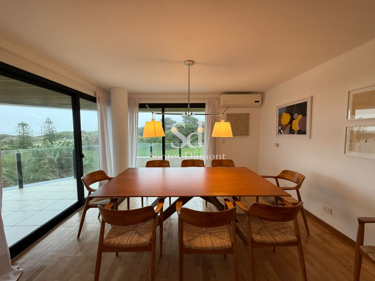 Apartamento ID.8806 - Apartamento en venta 3 dormitorios en suite más dependencia de servicio completo, Punta del Este, Playa Brava