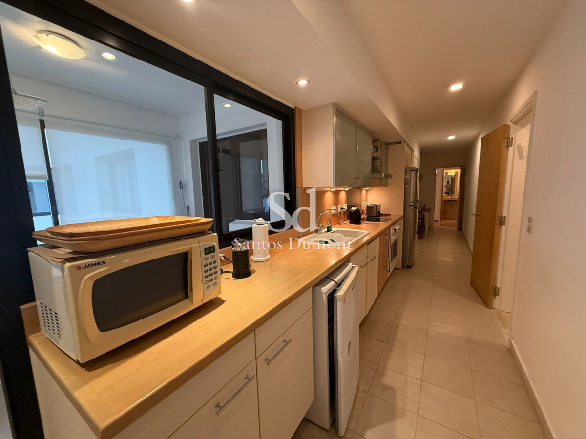 Apartamento ID.8806 - Apartamento en venta 3 dormitorios en suite más dependencia de servicio completo, Punta del Este, Playa Brava