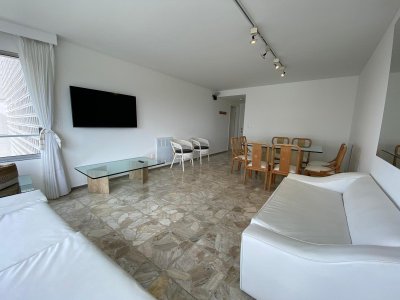 Venta Apartamento 2 Dormitorios y servicio Playa Mansa