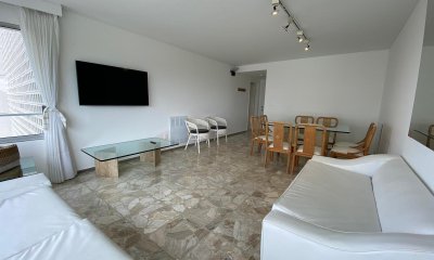 Venta Apartamento 2 Dormitorios y servicio Playa Mansa
