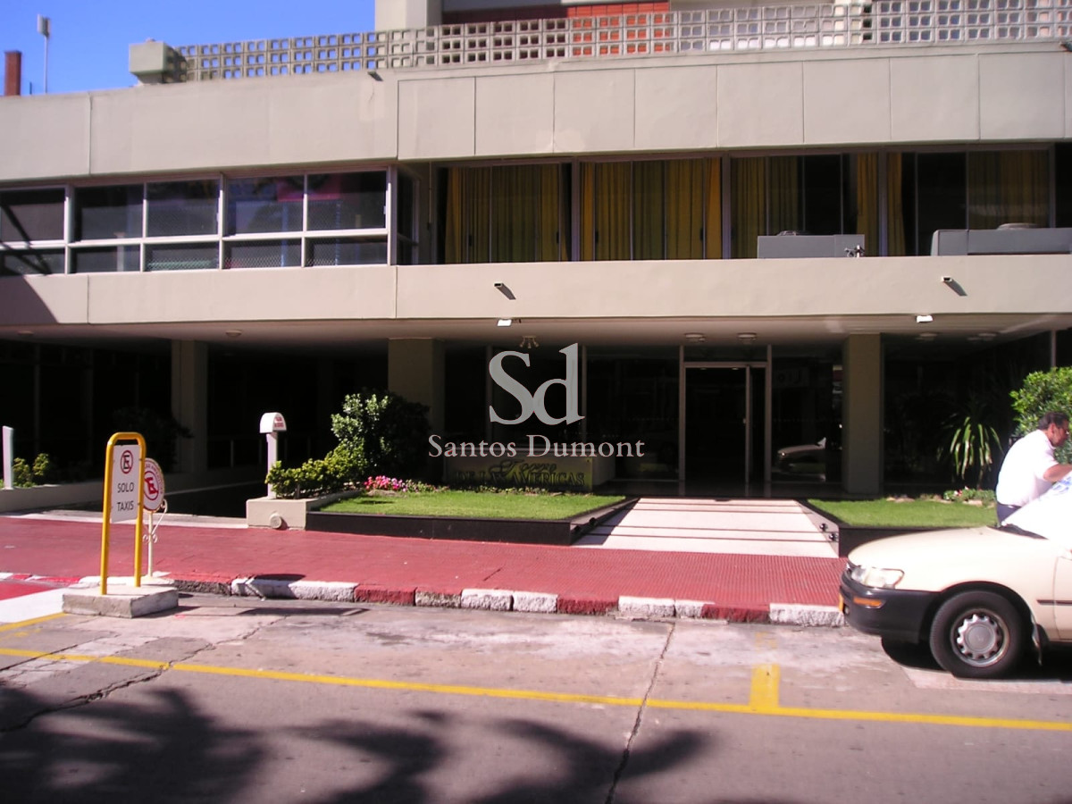 Excelente unidad en venta de 3 dormitorios, living-comedor y cocina independiente. 

Consulte con nuestros asesores.

Santos Dumont Inmobiliaria 