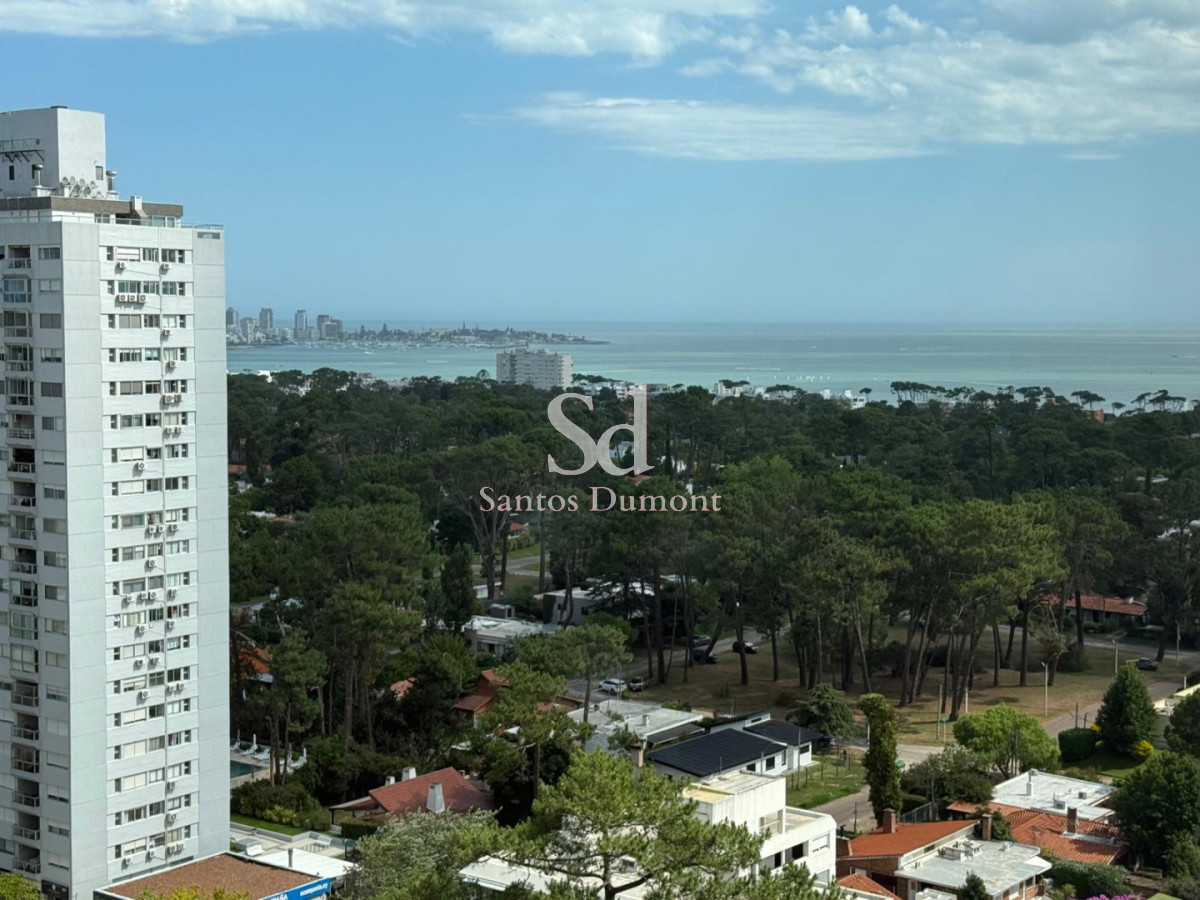 Apartamento en Roosevelt - Punta del Este
Ubicado a  500 metros del Mar. 
Unidad Monoambiente 
Cocina : Definida, Servicio de Mucamas , Sauna ,Piscina Climatizada
Superficie Propia   : 30 m2 

Consulte con nuestros asesores.
