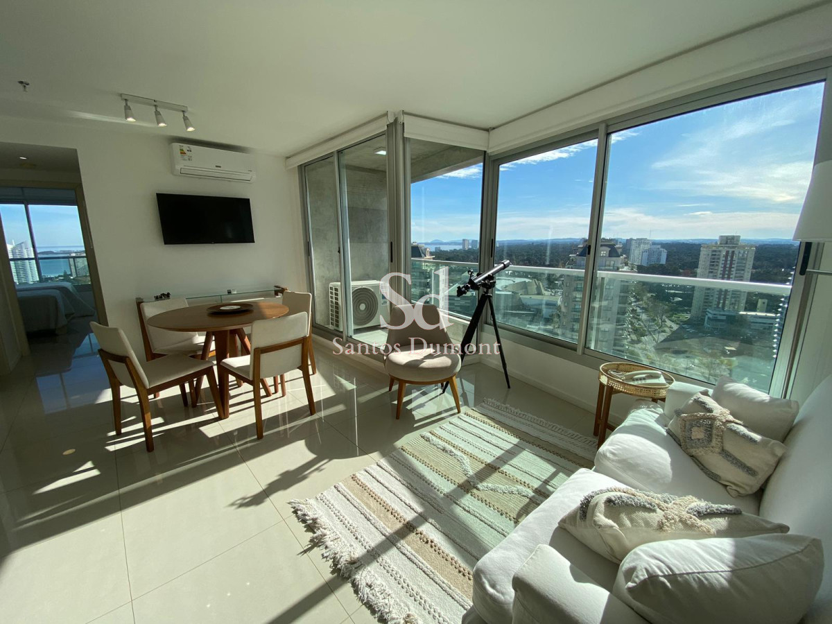 **Oportunidad Única: Local Comercial de 80 m² en Punta del Este**

Descubra el potencial de este amplio local de 80 m², ubicado en la codiciada zona de Marly, Design District, Punta del Este. Este espacio versátil es ideal para emprendedores que buscan establecer su negocio en una de las áreas más dinámicas y turísticas de la región.

Con una ubicación estratégica, este local ofrece visibilidad y fácil acceso, lo que lo convierte en el lugar perfecto para atraer a una amplia clientela. Su diseño funcional permite múltiples configuraciones, adaptándose a diversas actividades comerciales.

No deje pasar la oportunidad de invertir en un espacio que promete crecimiento y éxito. Consulte con nuestros asesores para obtener más información y descubrir cómo este local puede ser la clave para su próximo proyecto. ¡Estamos aquí para ayudarle a dar el siguiente paso hacia su futuro empresarial!