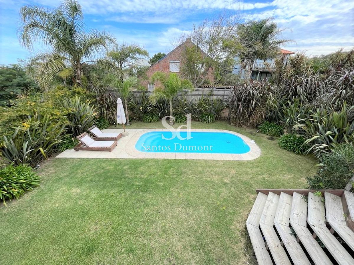 Casa ID.11625 - VENTA - EXCELENTE UBICACION