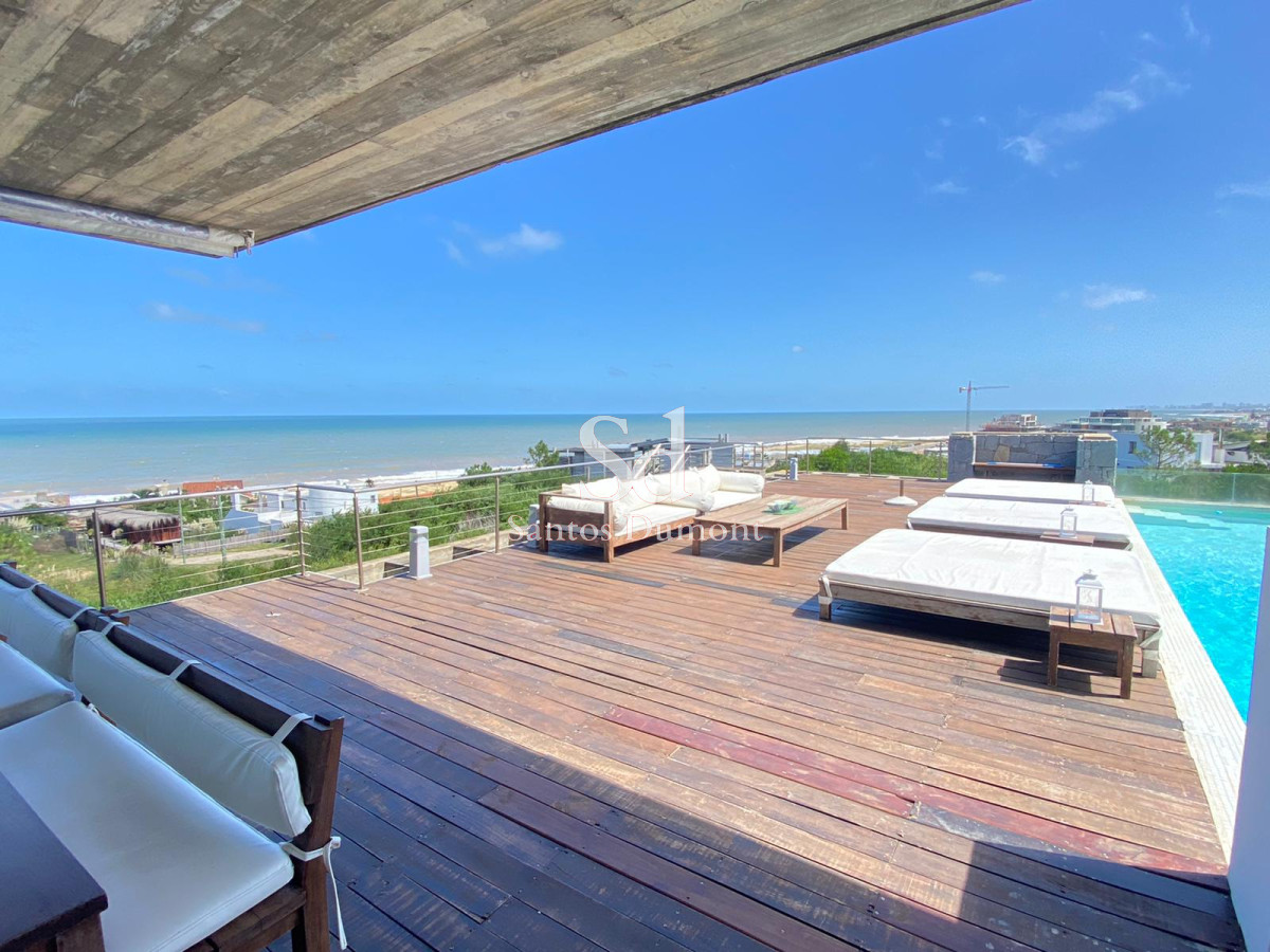 Casa ID.11879 - Espectacular casa en venta - 7 dorms - vista al mar