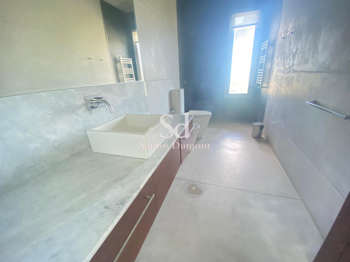 Casa ID.11879 - Espectacular casa en venta - 7 dorms - vista al mar