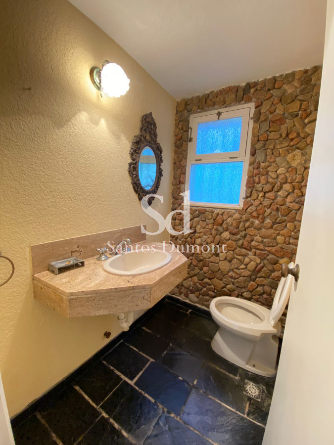 Casa ID.24080 - VENTA - EXCELENTE UBICACION