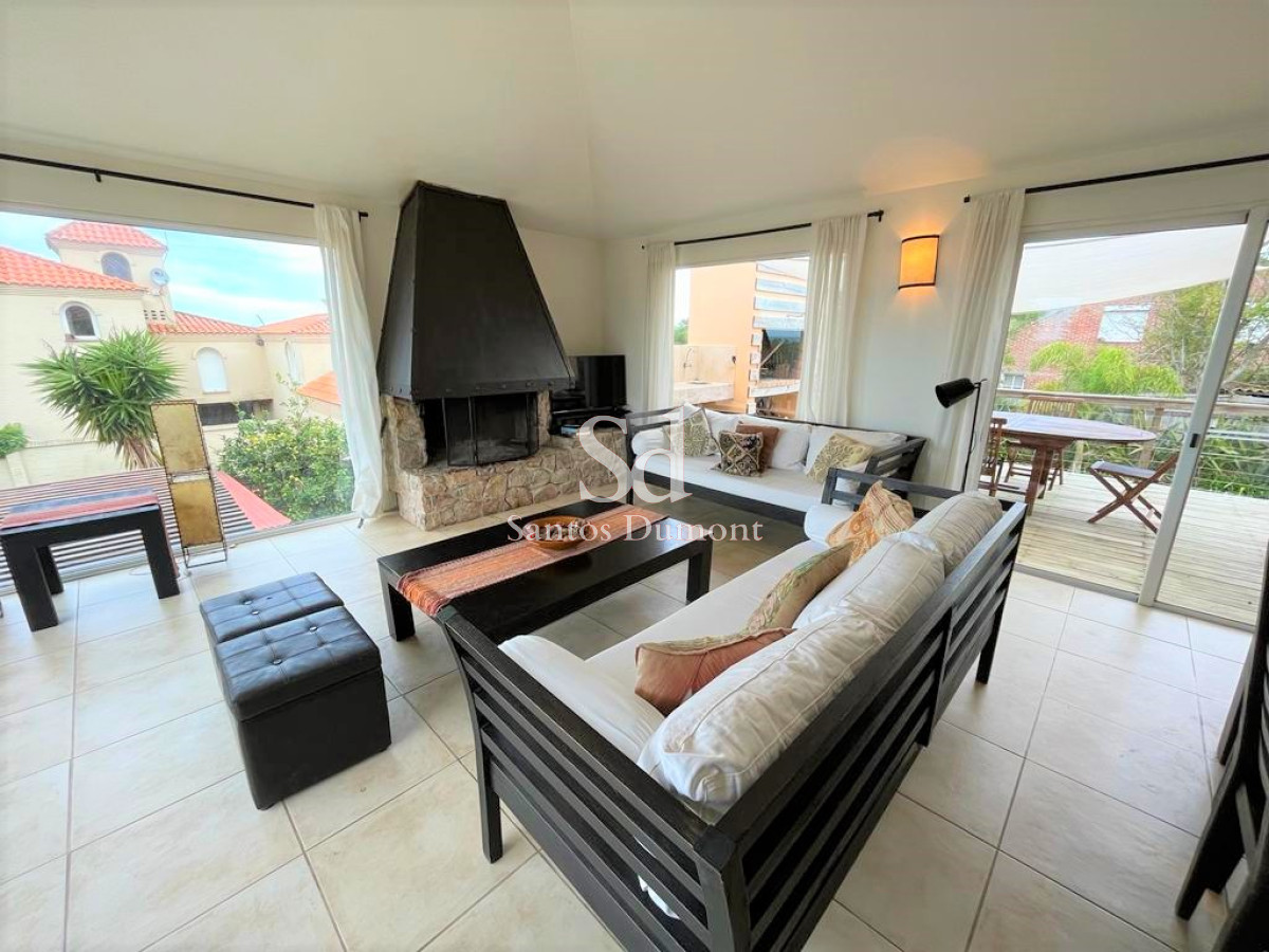 Casa ID.11625 - VENTA - EXCELENTE UBICACION