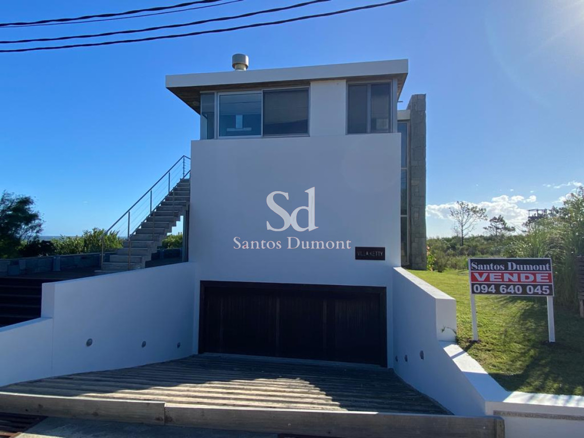 Casa ID.11879 - Espectacular casa en venta - 7 dorms - vista al mar