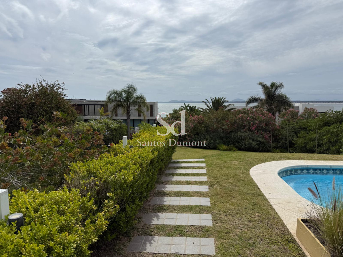 Casa ID.25536 - Venta Casa 4 dormitorios Lomo de la Ballena Punta del Este