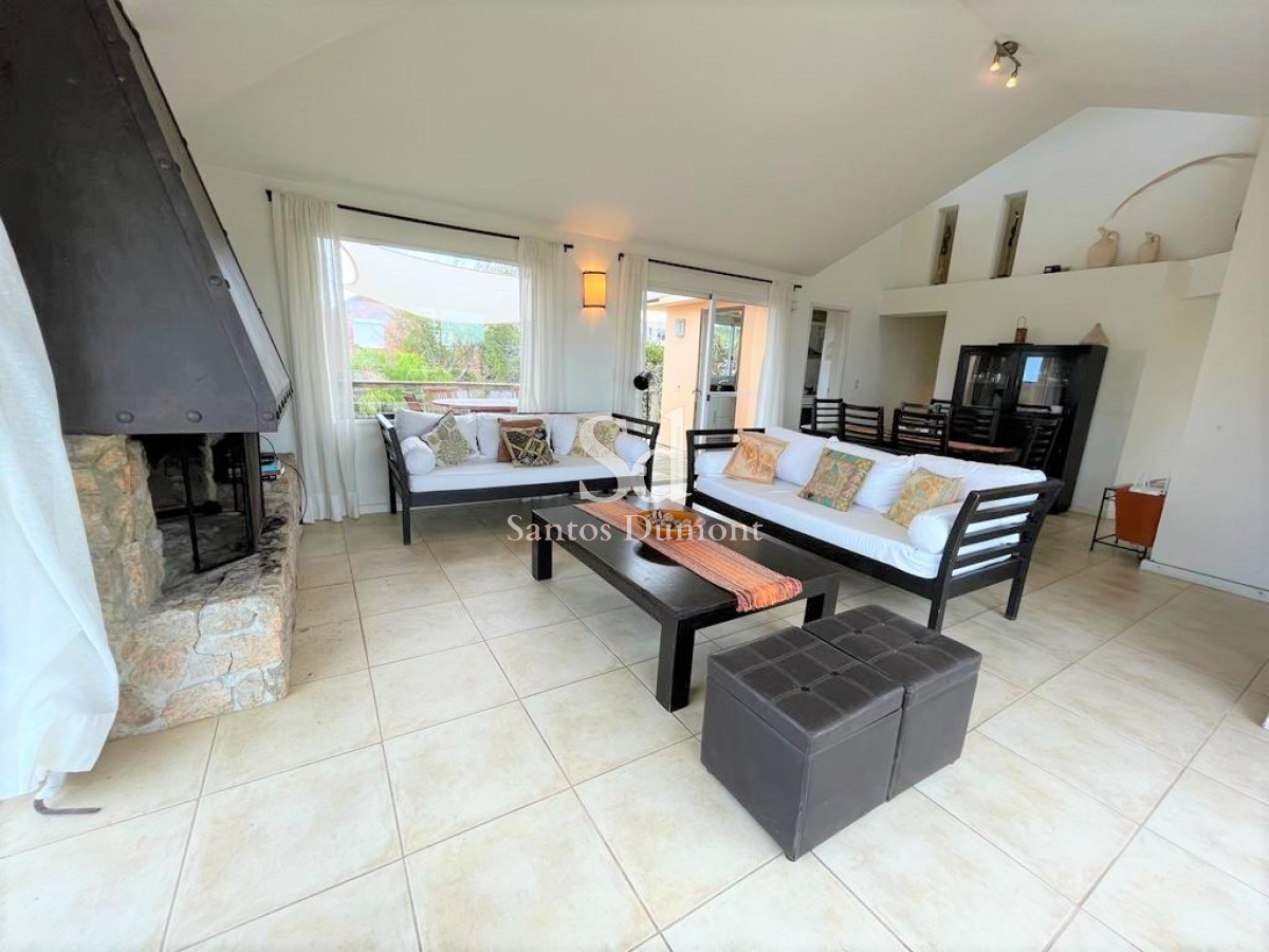 Casa ID.11625 - VENTA - EXCELENTE UBICACION