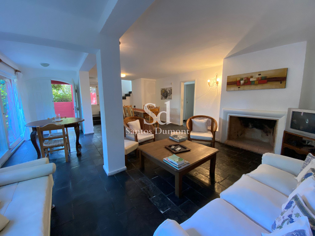 Casa ID.24080 - VENTA - EXCELENTE UBICACION