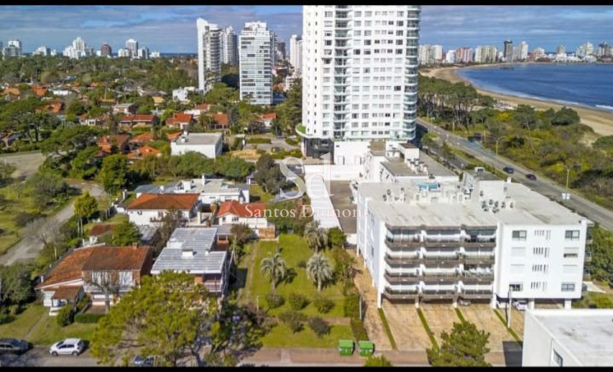 Casa ID.25779 - Venta de Casa- Playa Mansa Punta del Este- A pasos del mar