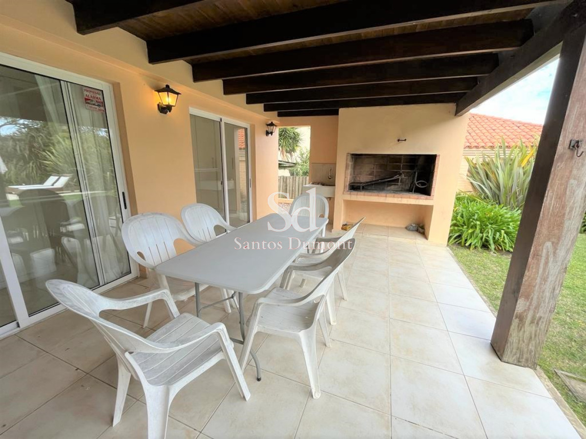 Casa ID.11625 - VENTA - EXCELENTE UBICACION