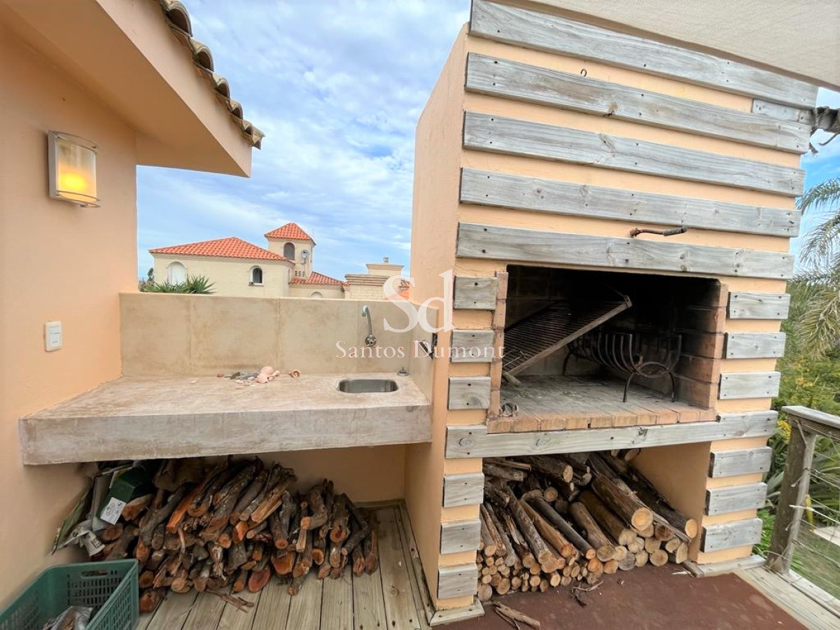 Casa ID.11625 - VENTA - EXCELENTE UBICACION