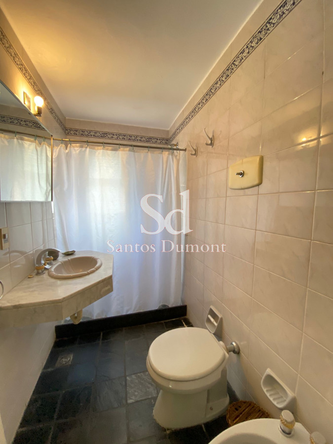 Casa ID.24080 - VENTA - EXCELENTE UBICACION