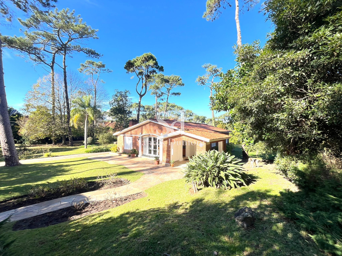 Casa ID.25332 - VENTA - EXCELENTE UBICACION, MAS DE 3.000 M2 TERRENO