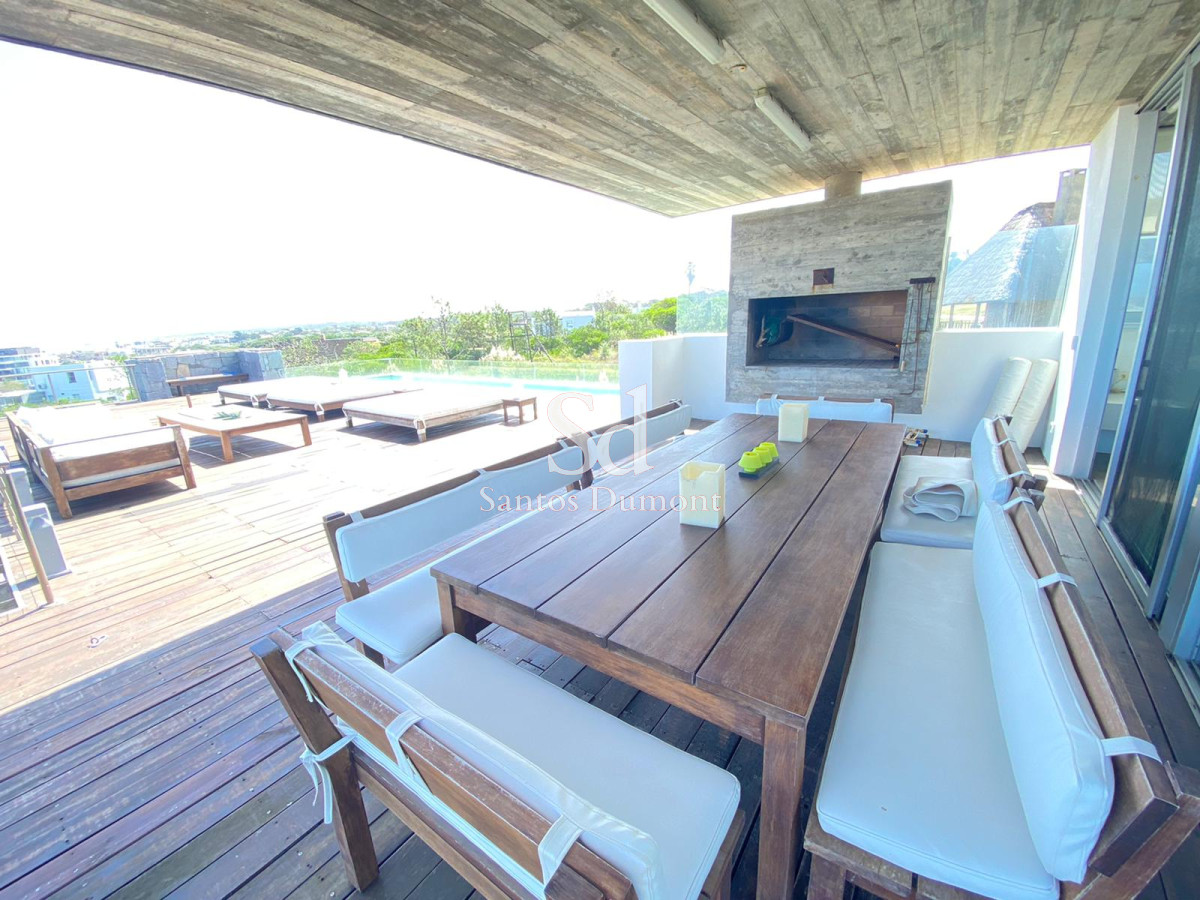 Casa ID.11879 - Espectacular casa en venta - 7 dorms - vista al mar