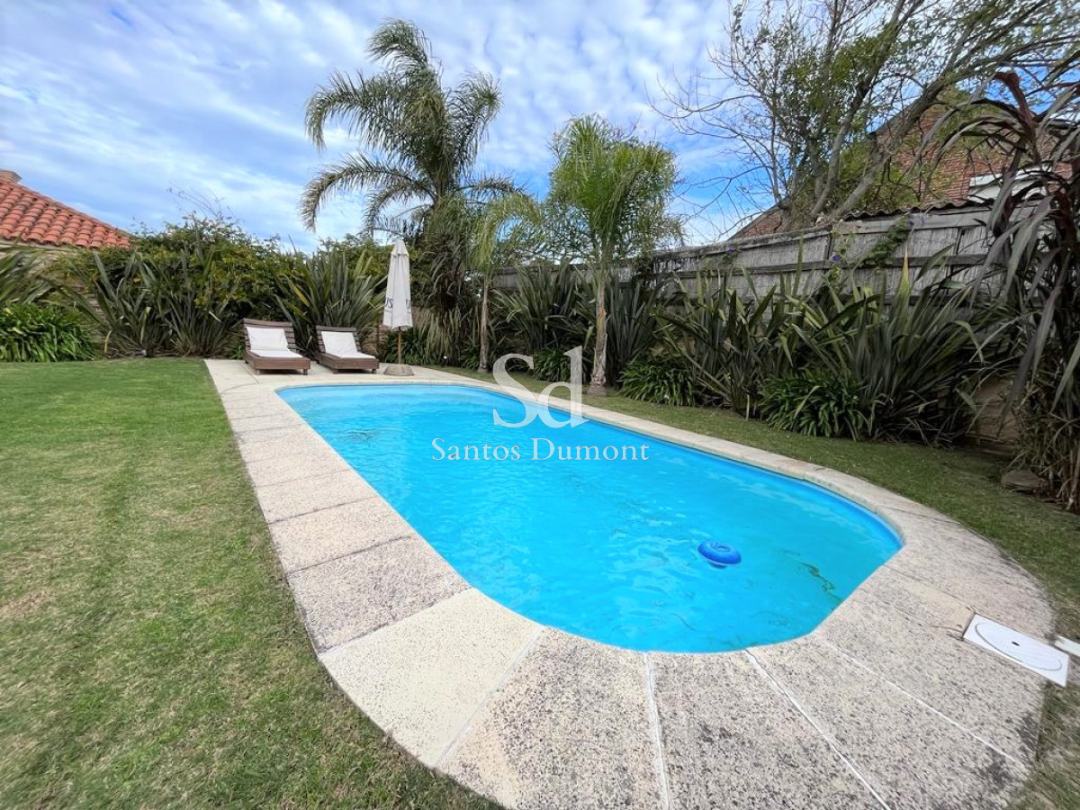 Casa ID.11625 - VENTA - EXCELENTE UBICACION