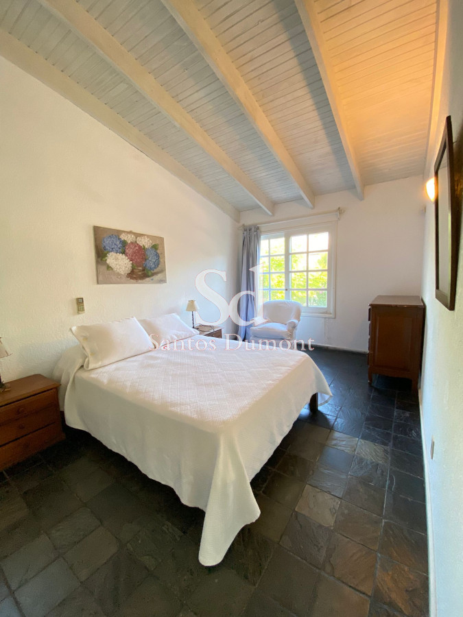 Casa ID.24080 - VENTA - EXCELENTE UBICACION