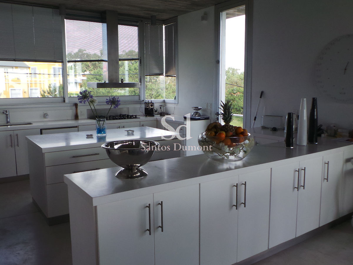 Casa ID.11879 - Espectacular casa en venta - 7 dorms - vista al mar
