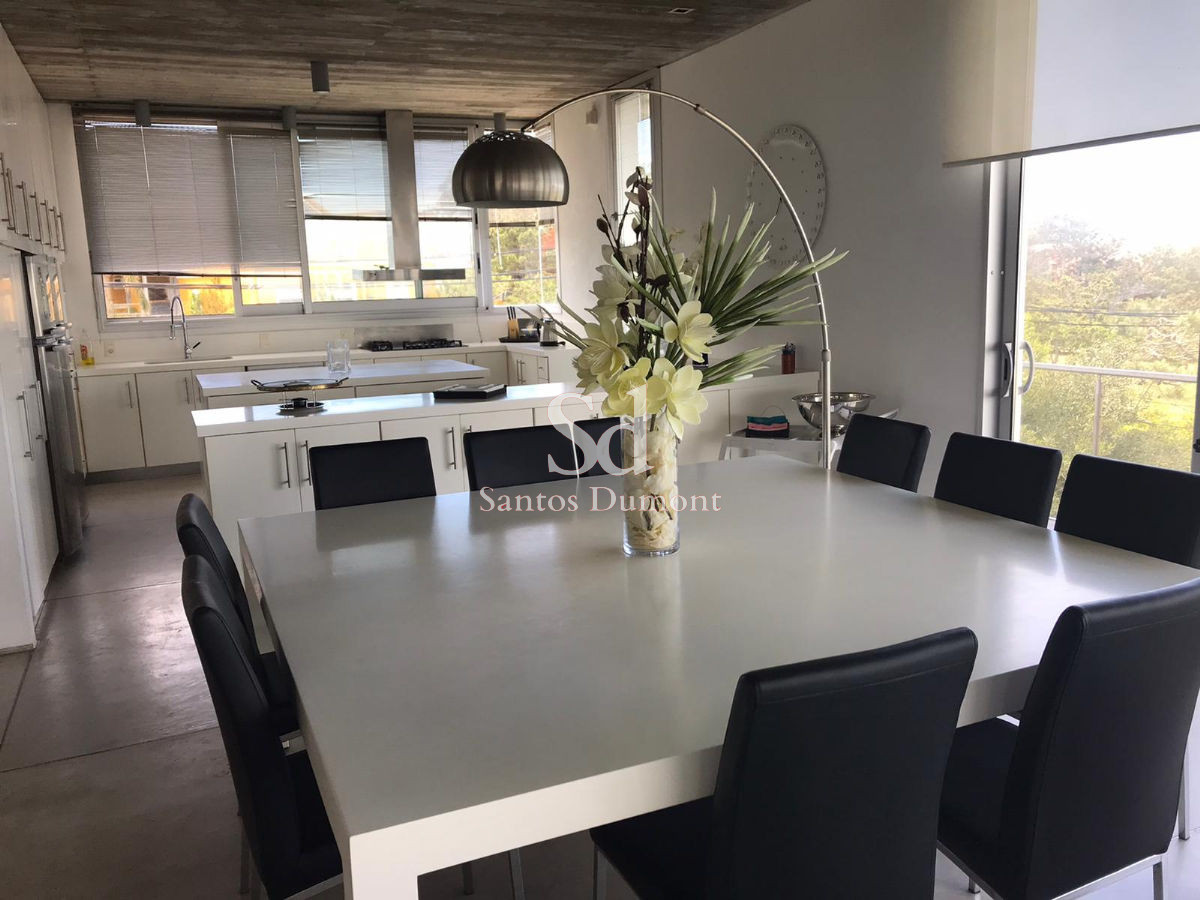 Casa ID.11879 - Espectacular casa en venta - 7 dorms - vista al mar