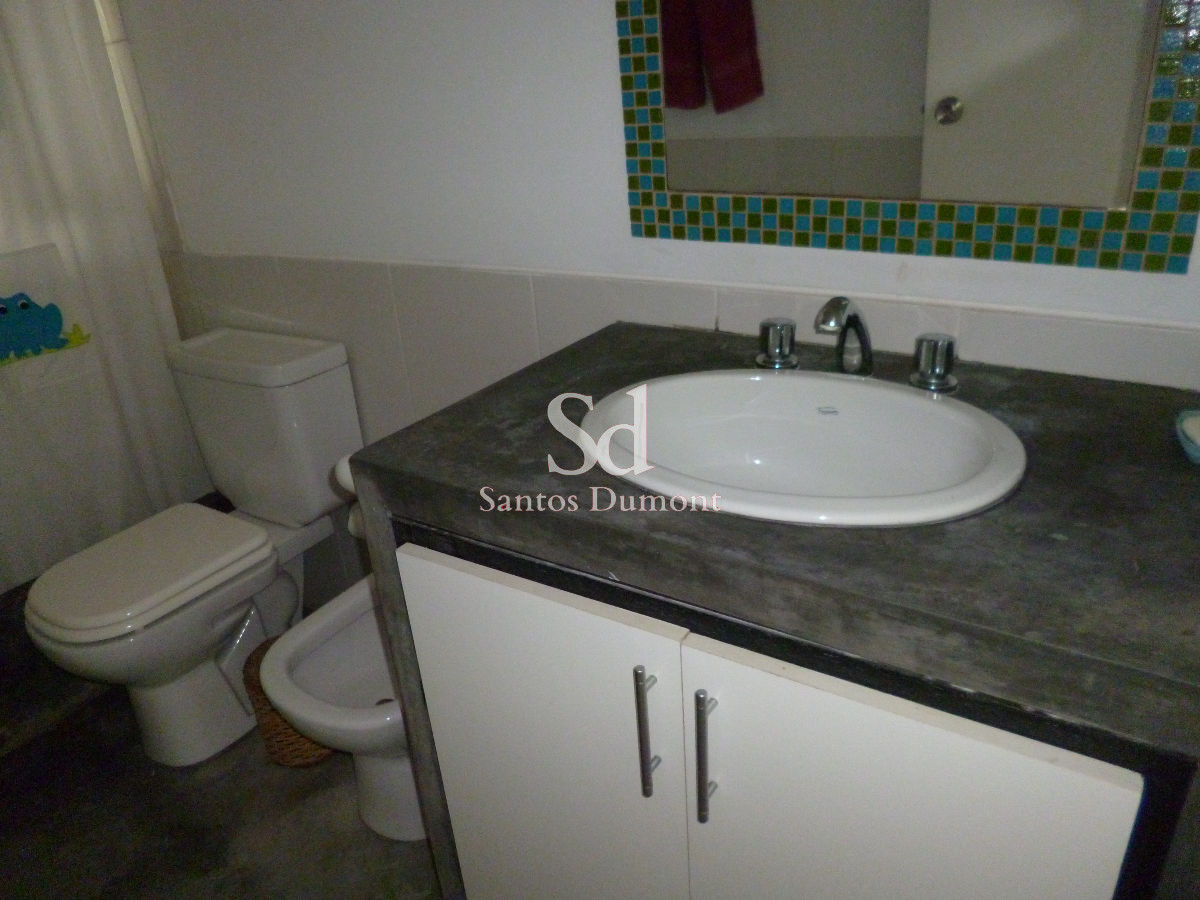 Casa ID.12128 - Casa en venta - 4 dorms  próxima al mar