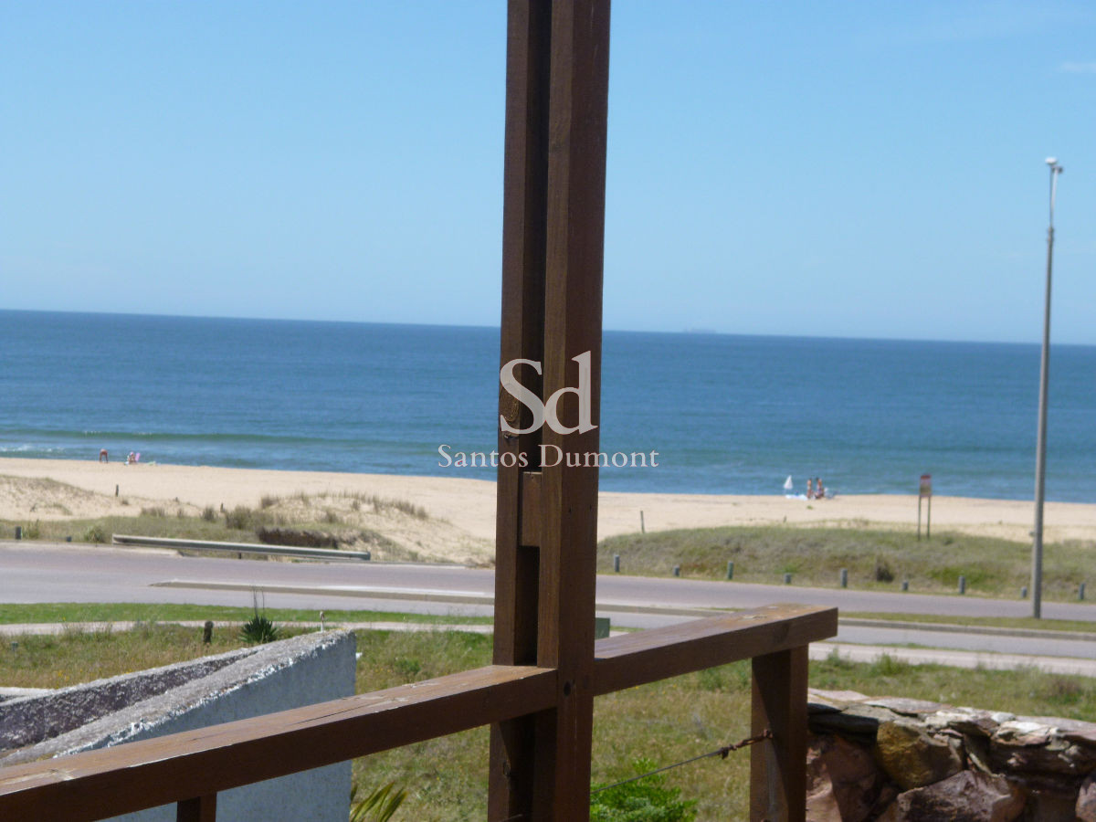 Casa ID.12128 - Casa en venta - 4 dorms  próxima al mar