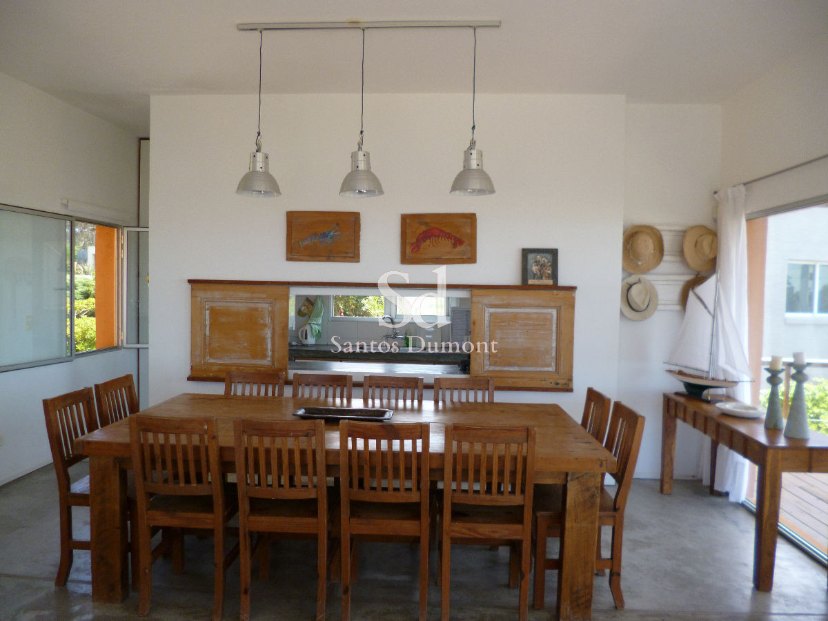 Casa ID.12128 - Casa en venta - 4 dorms  próxima al mar
