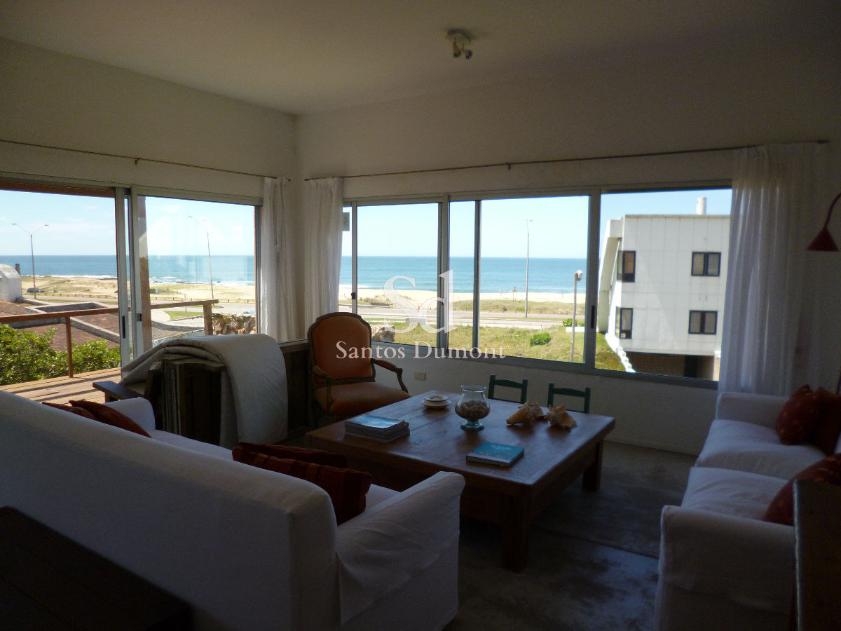 Casa ID.12128 - Casa en venta - 4 dorms  próxima al mar