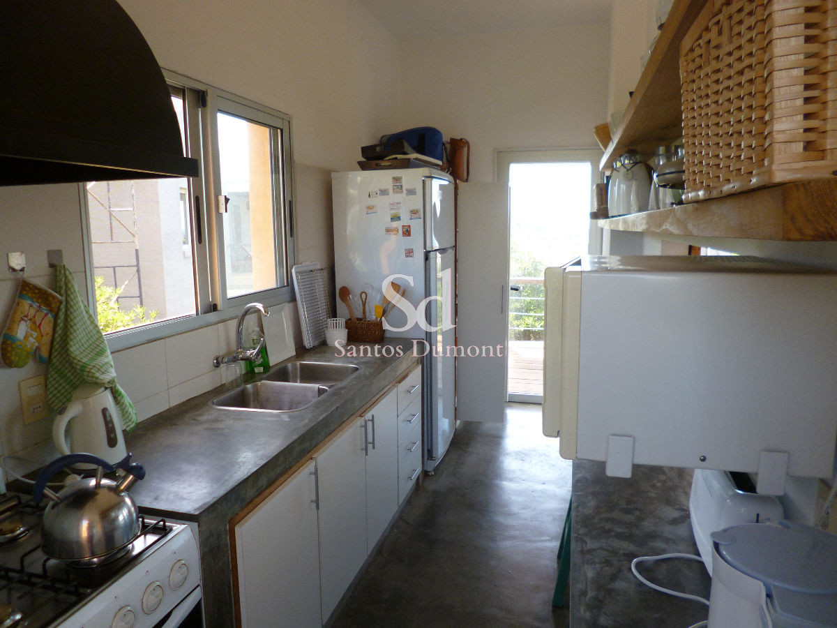 Casa ID.12128 - Casa en venta - 4 dorms  próxima al mar