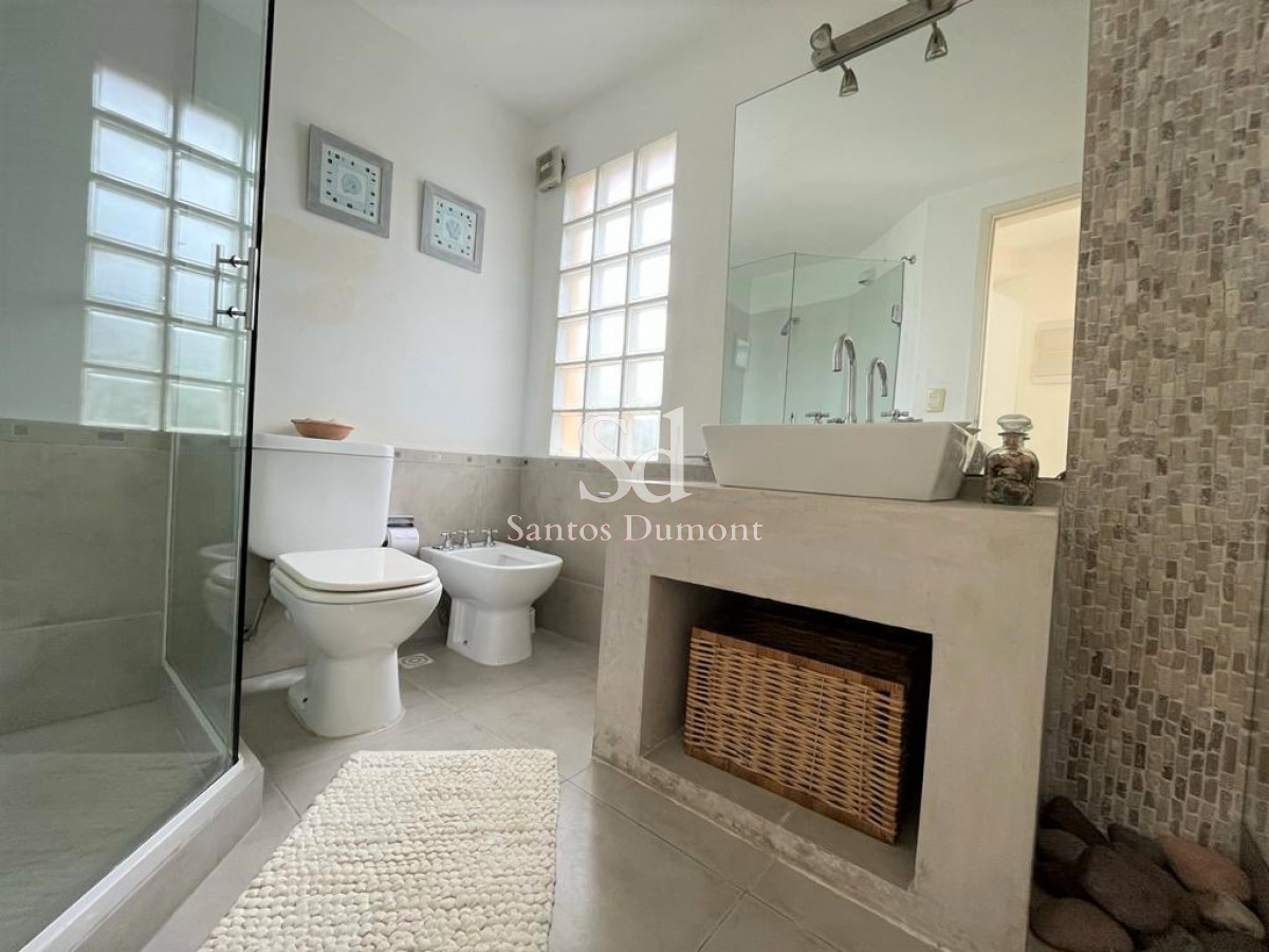 Casa ID.11625 - VENTA - EXCELENTE UBICACION