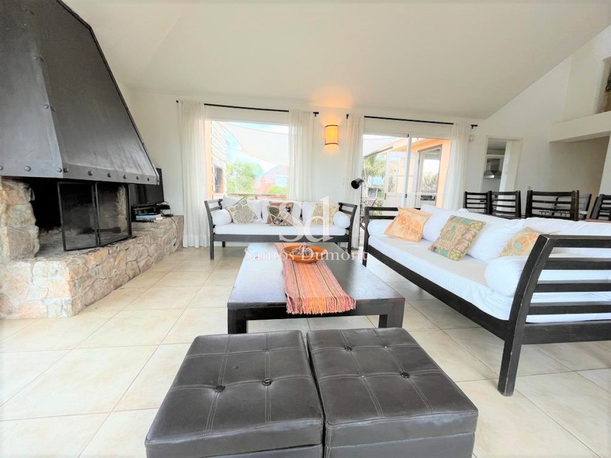 Casa ID.11625 - VENTA - EXCELENTE UBICACION