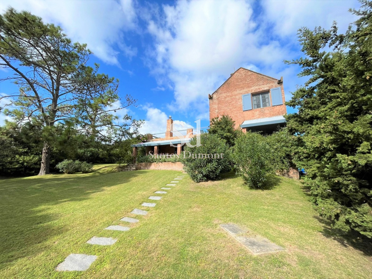 Casa ID.11703 - VENTA - EXCELENTE UBICACION