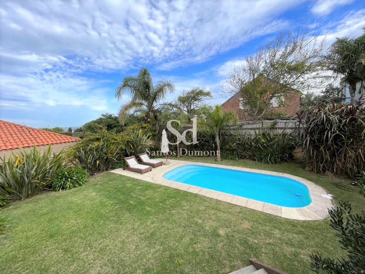 Casa ID.11625 - VENTA - EXCELENTE UBICACION