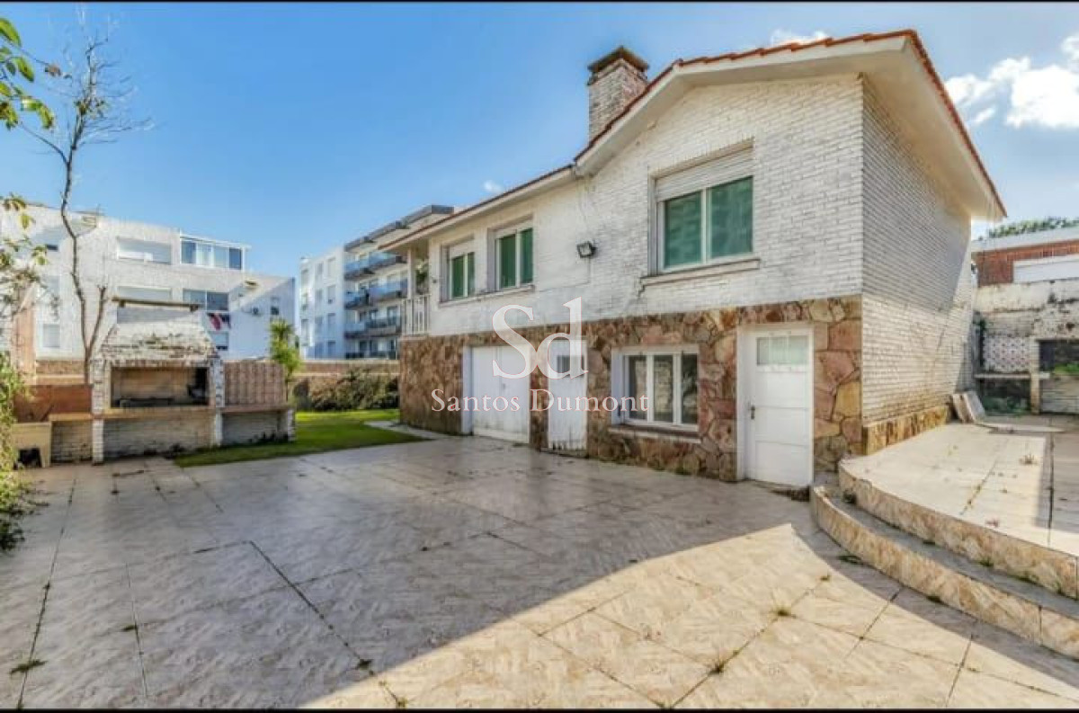 Casa ID.25780 - Venta Casa 3 dormitorios-Playa Mansa-Punta del Este