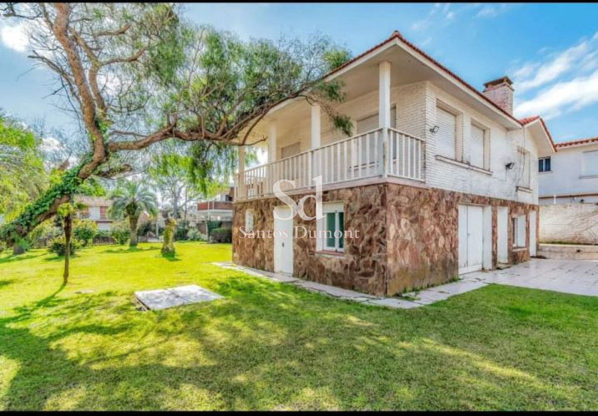 Casa ID.25780 - Venta Casa 3 dormitorios-Playa Mansa-Punta del Este
