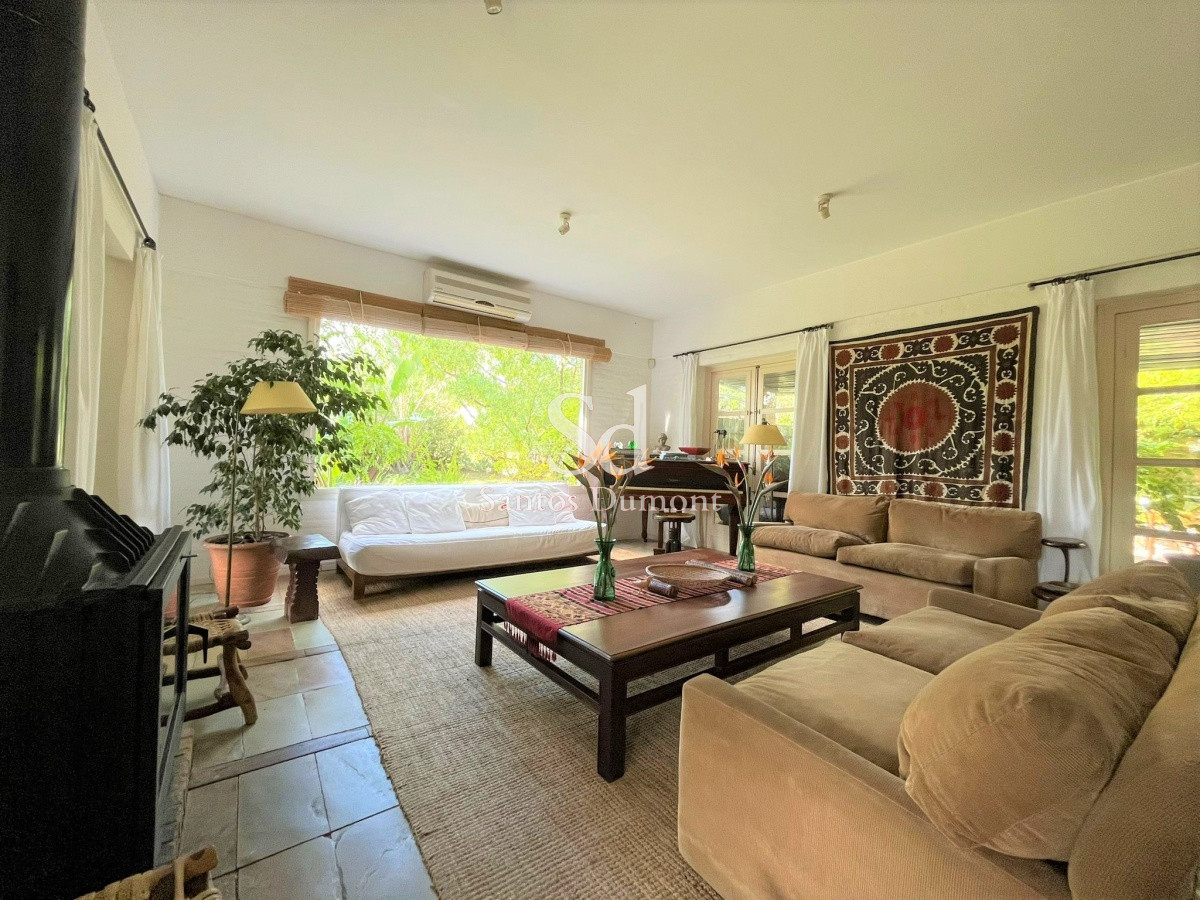 Casa ID.11703 - VENTA - EXCELENTE UBICACION