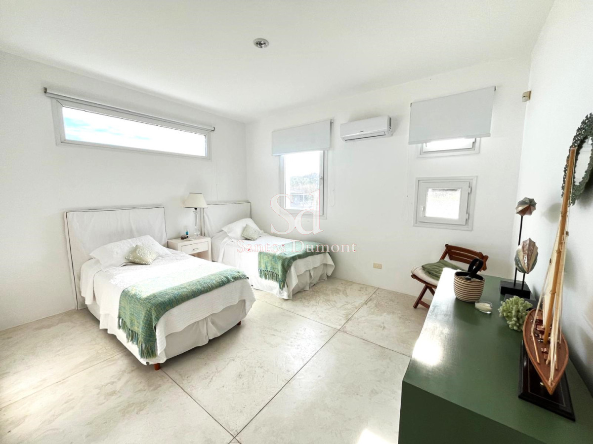 Casa ID.12011 - VENTA - ESPECTACULAR CASA SOBRE EL MAR, JOSE IGNACIO