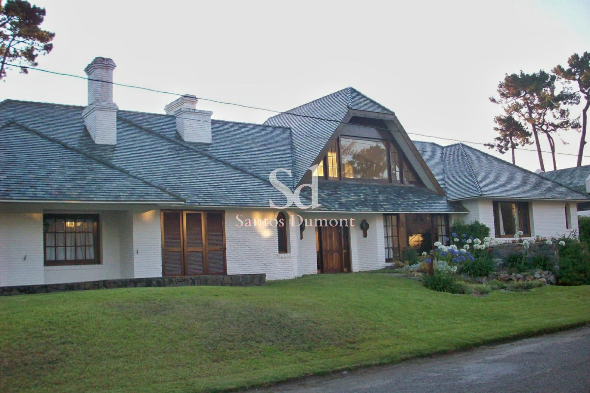 Casa ID.9716 - Casa en Venta 4 dormitorios Punta del Este